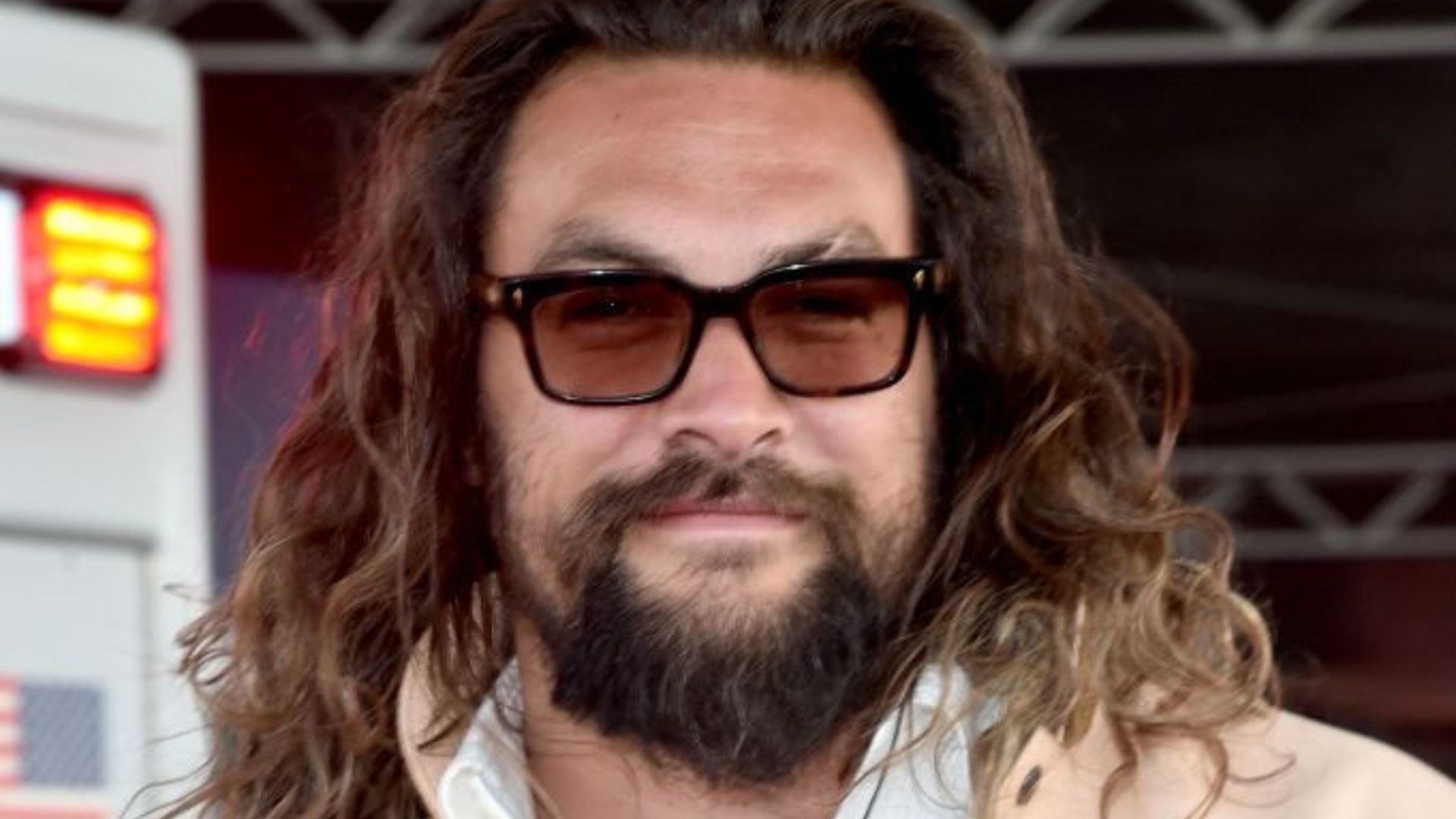 Jason Momoa sofre colisão em acidente de trânsito; detalhes