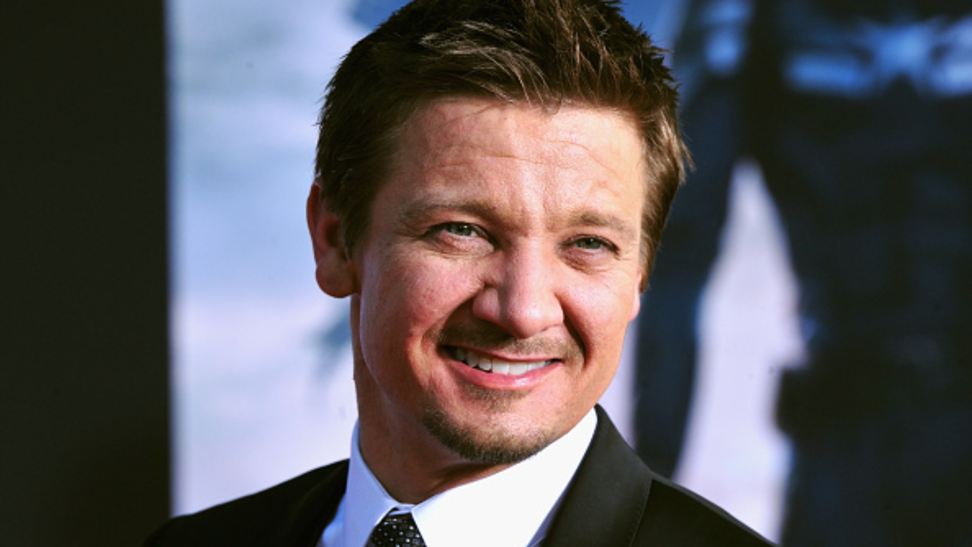 Jeremy Renner passa por cirurgias no tórax e na perna após grave acidente