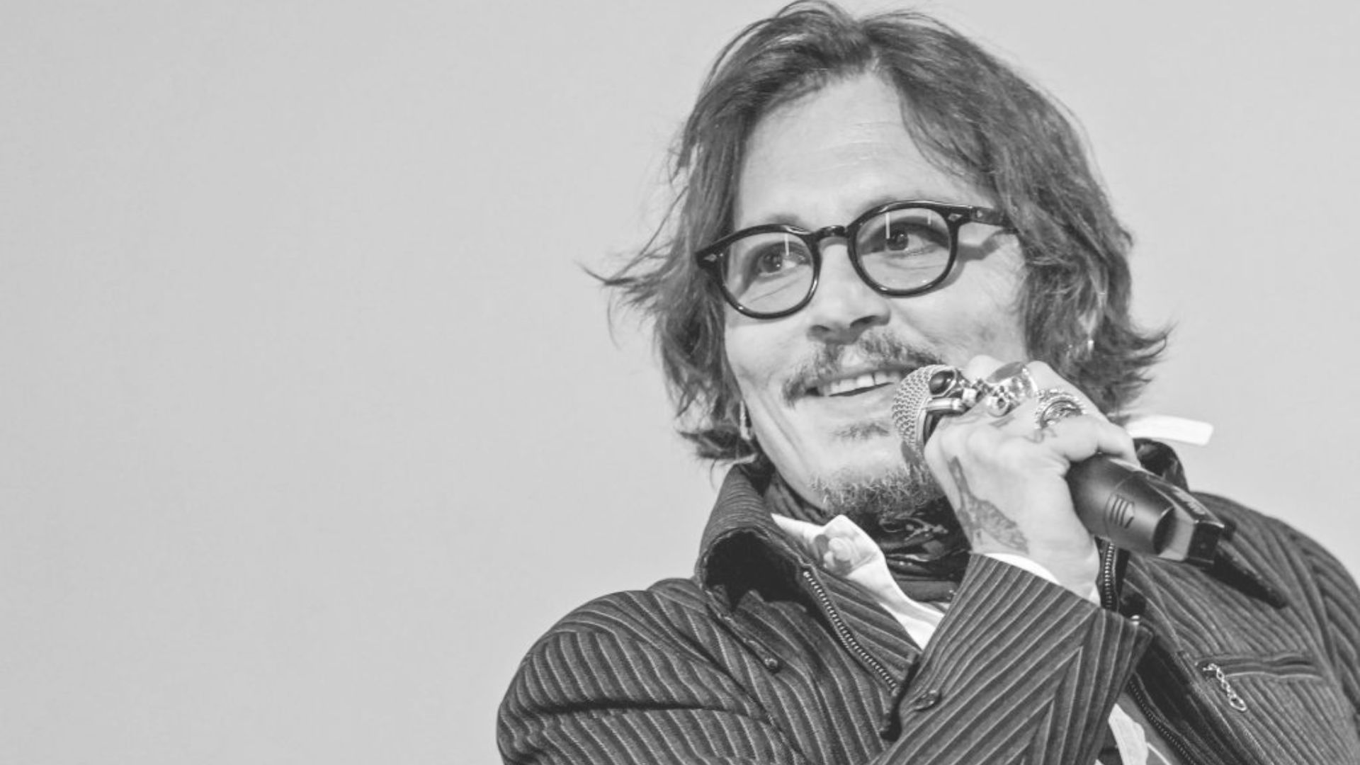 Johnny Depp irá dirigir filme depois de 25 anos; detalhes