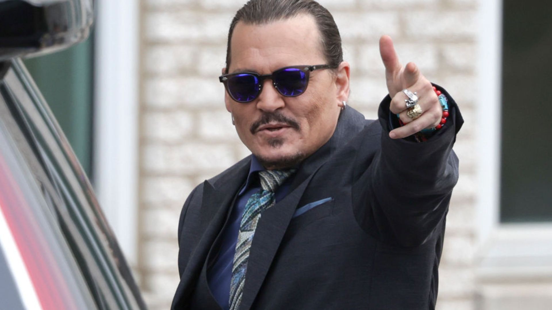 Johnny Depp visto com mullher misteriosa? Entenda
