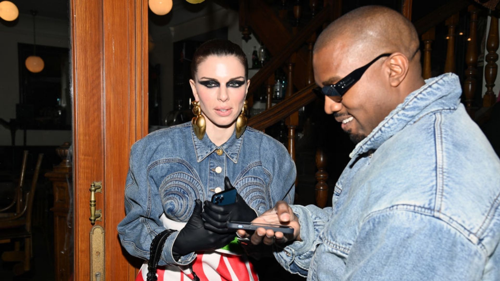 Julia Fox volta atrás em comentário polêmico sobre Kanye West