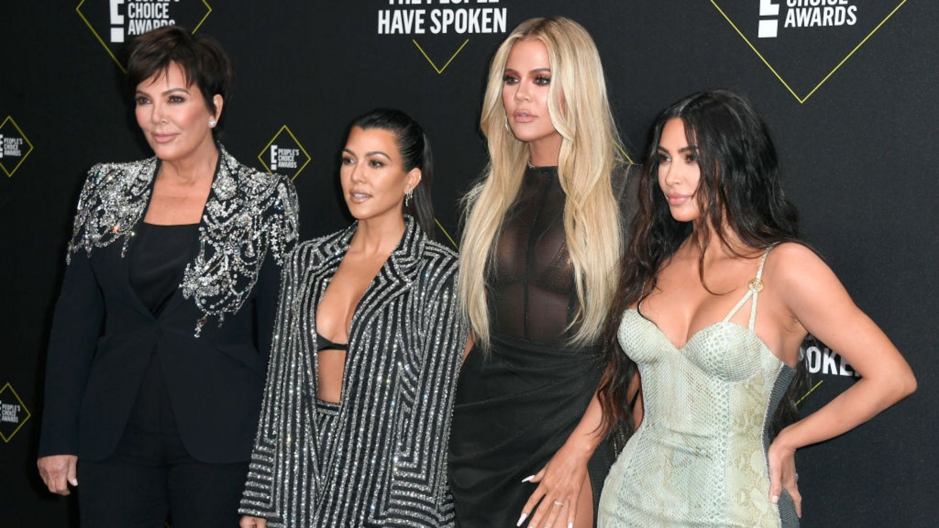 Khloé Kardashian revela mágoas com as irmãs por Keeping Up With The Kardashian