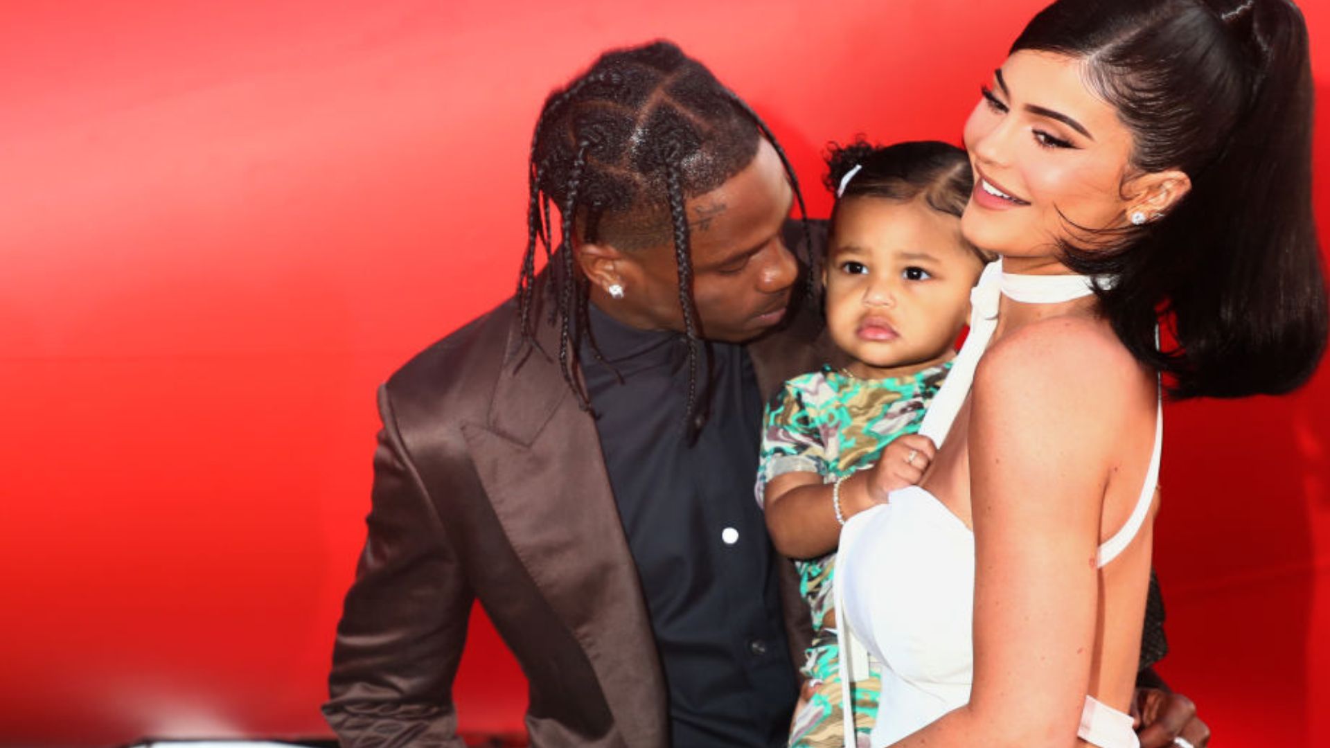 Kylie Jenner publica primeiras fotos do filho, 9 meses depois