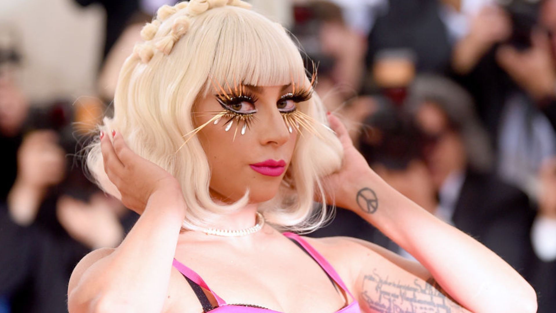 Lady Gaga fazendo intervenção federal no Brasil? Alguns dizem que sim!