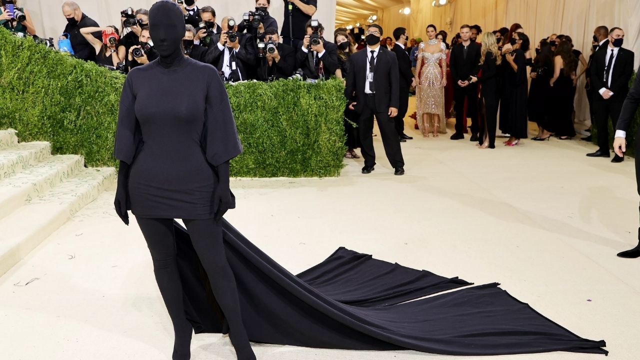 Dementadora? Look de Kim Kardashian no MET Gala 2021 gera memes na web