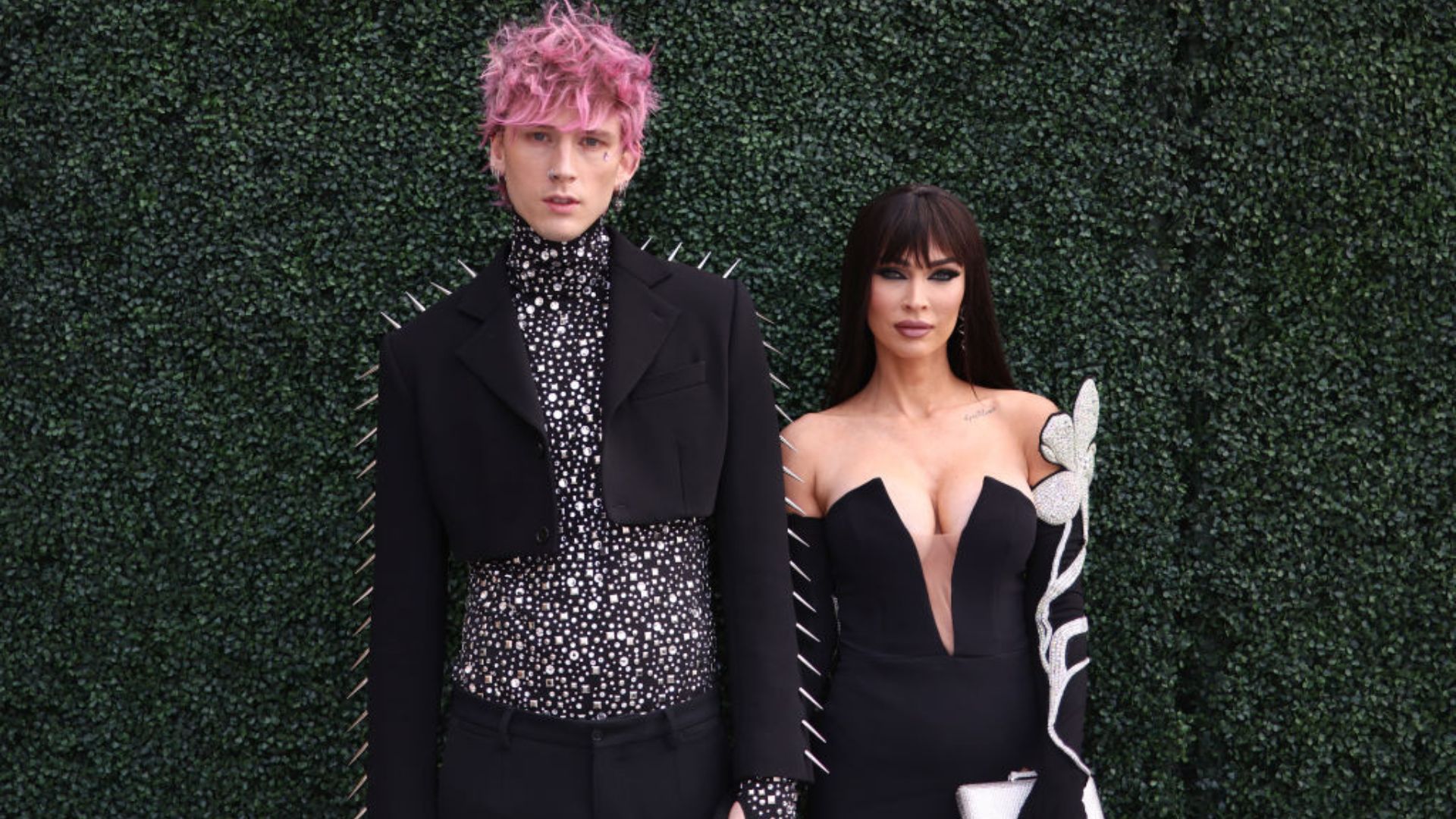Machine Gun Kelly e Megan Fox se abrem sobre rumores de casamento secreto