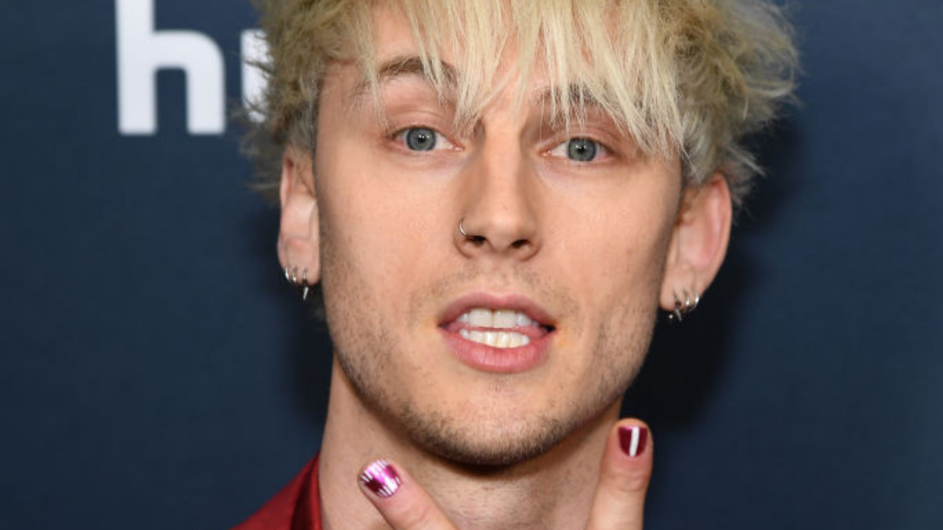 Machine Gun Kelly é exposto e acusado de racismo: “Perturbador”