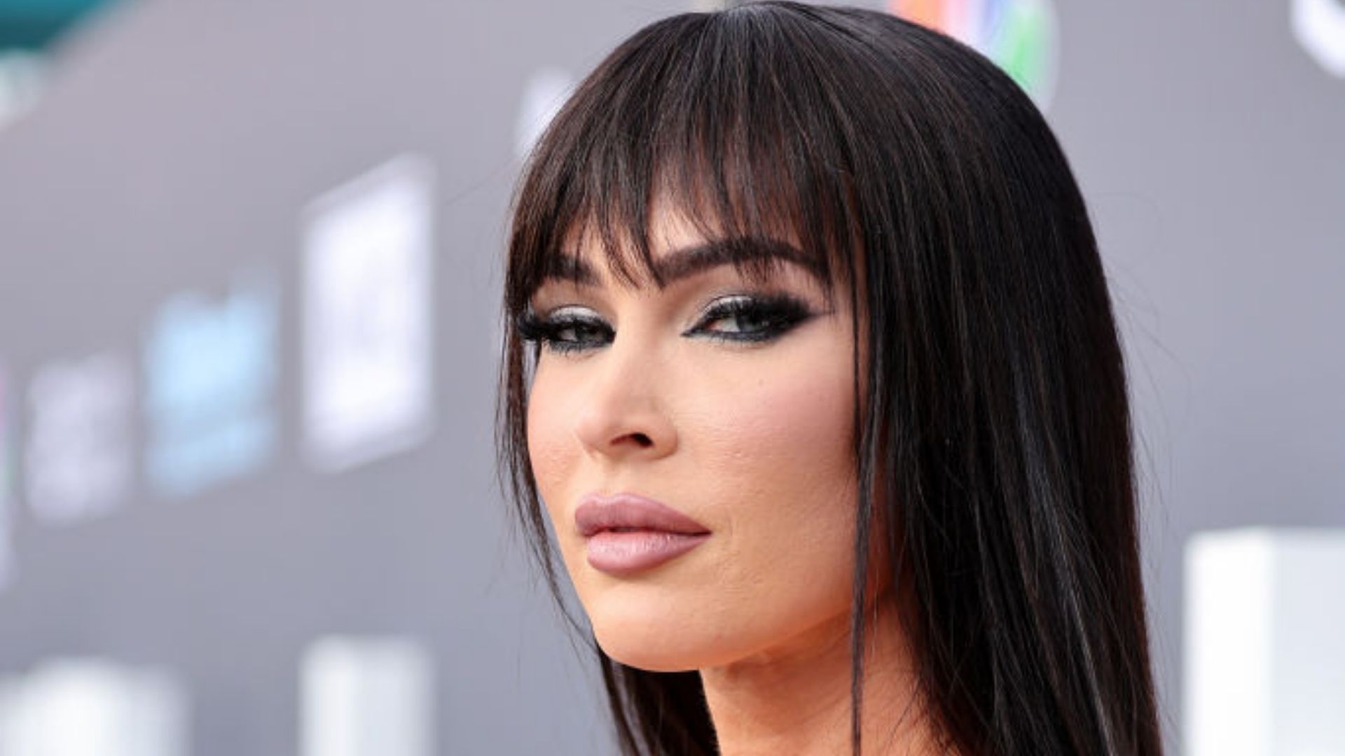 Megan Fox teria cortado um pedaço da roupa por este motivo picante