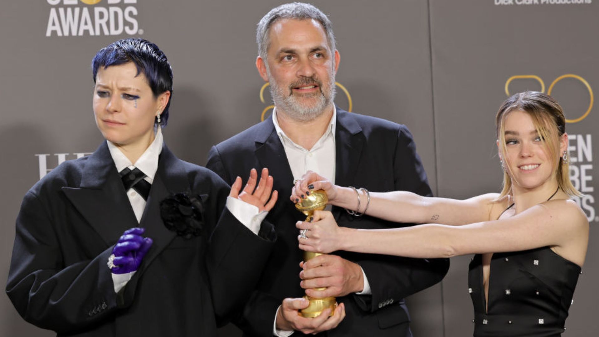 Milly Alcocks bêbada na cerimônia do Globo de Ouro? Vem ver