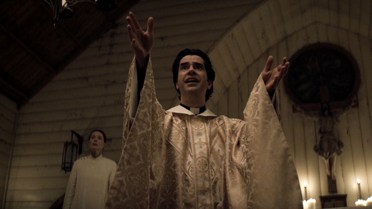 Missa da Meia-Noite: nova minissérie de terror da Netflix ganha trailer assustador