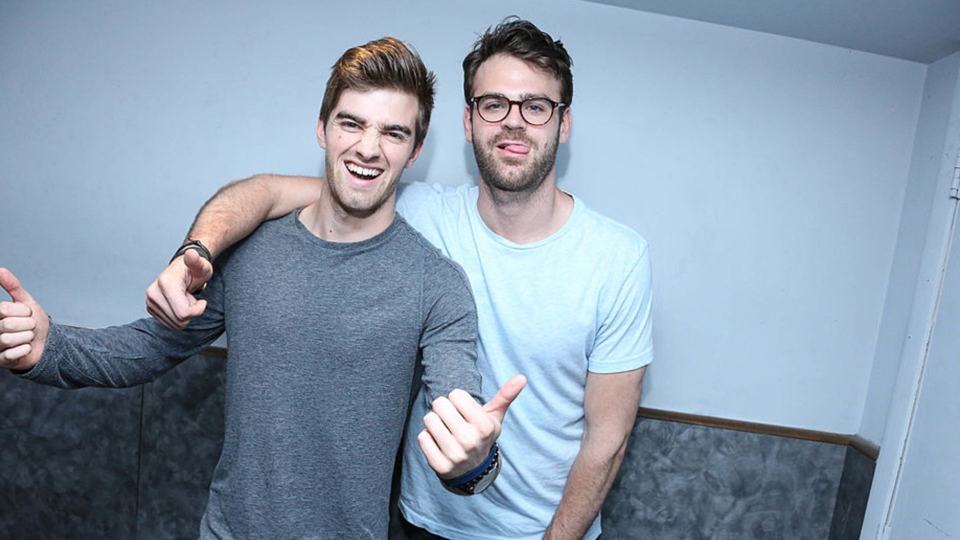 Dupla The Chainsmokers revela que faz ménage com fãs