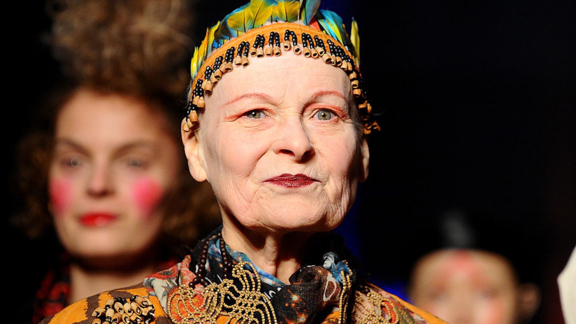 Morre Vivienne Westwood, famosa estilista “mãe do punk”, aos 81 anos