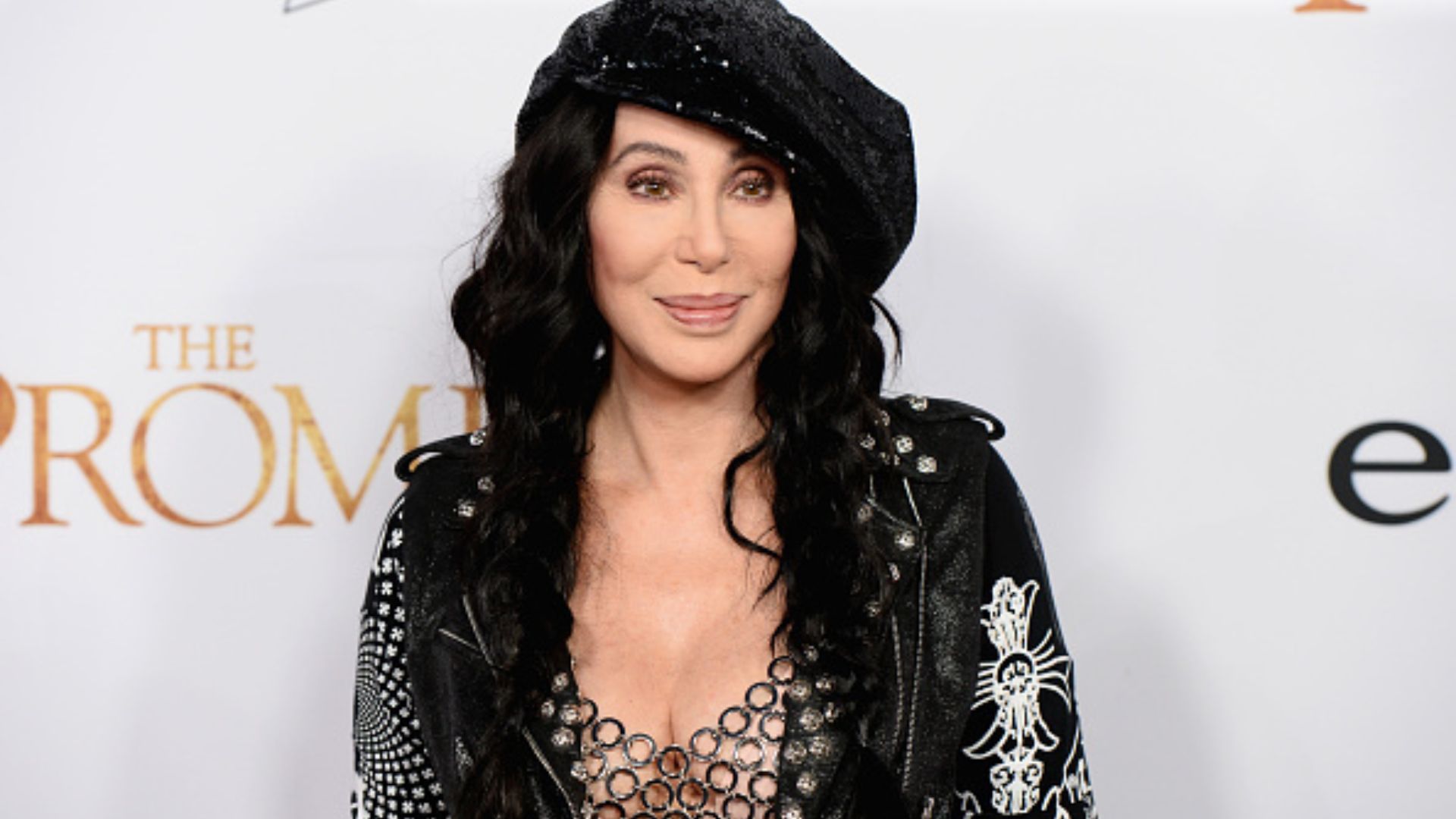 Namorado novo? Cher aparece de mãos dadas com Alexander Edwards, ex de Amber Rose
