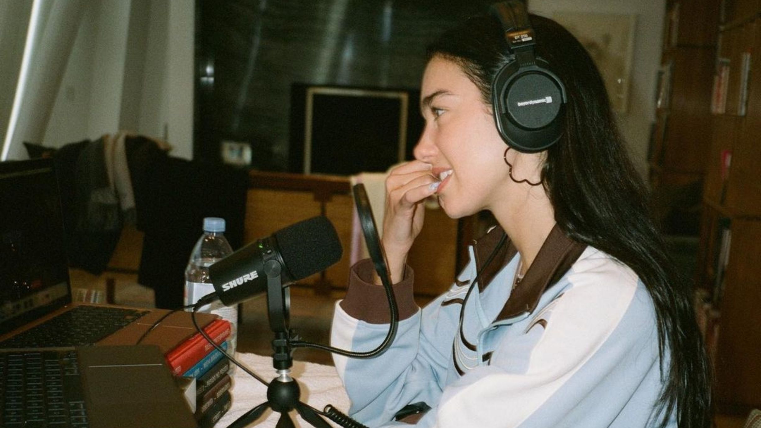 Novo álbum de Dua Lipa está quase pronto! Cantora entrega detalhes