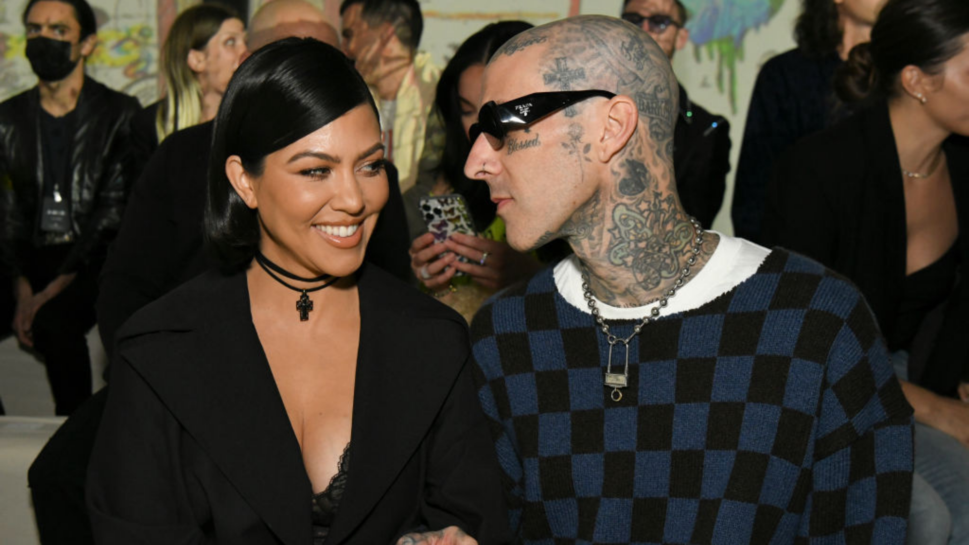 Novos detalhes do casamento de Kourtney Kardashian e Travis Barker!
