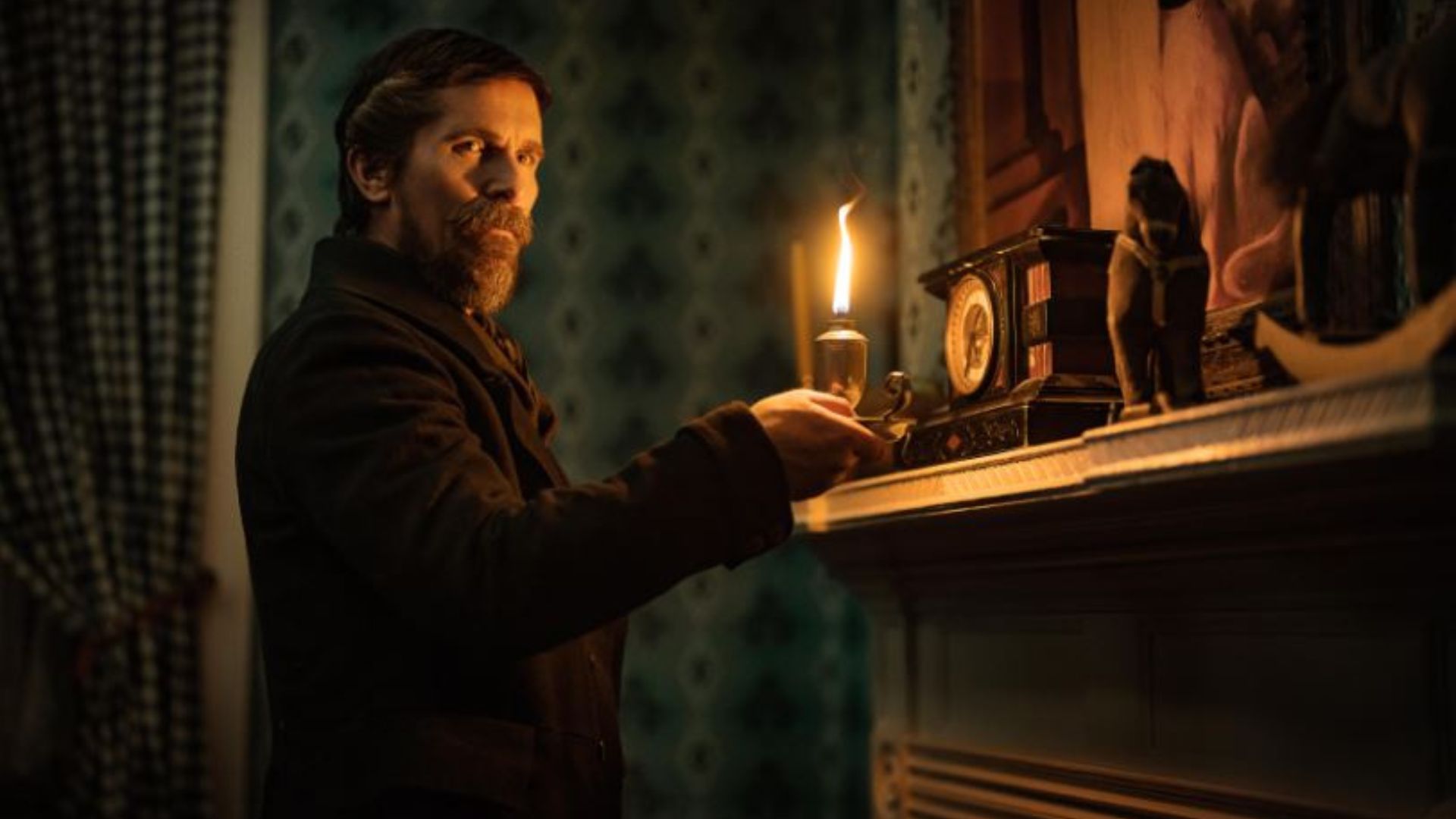 O Pálido Olho Azul: filme sobre Edgar Allan Poe ganha trailer oficial