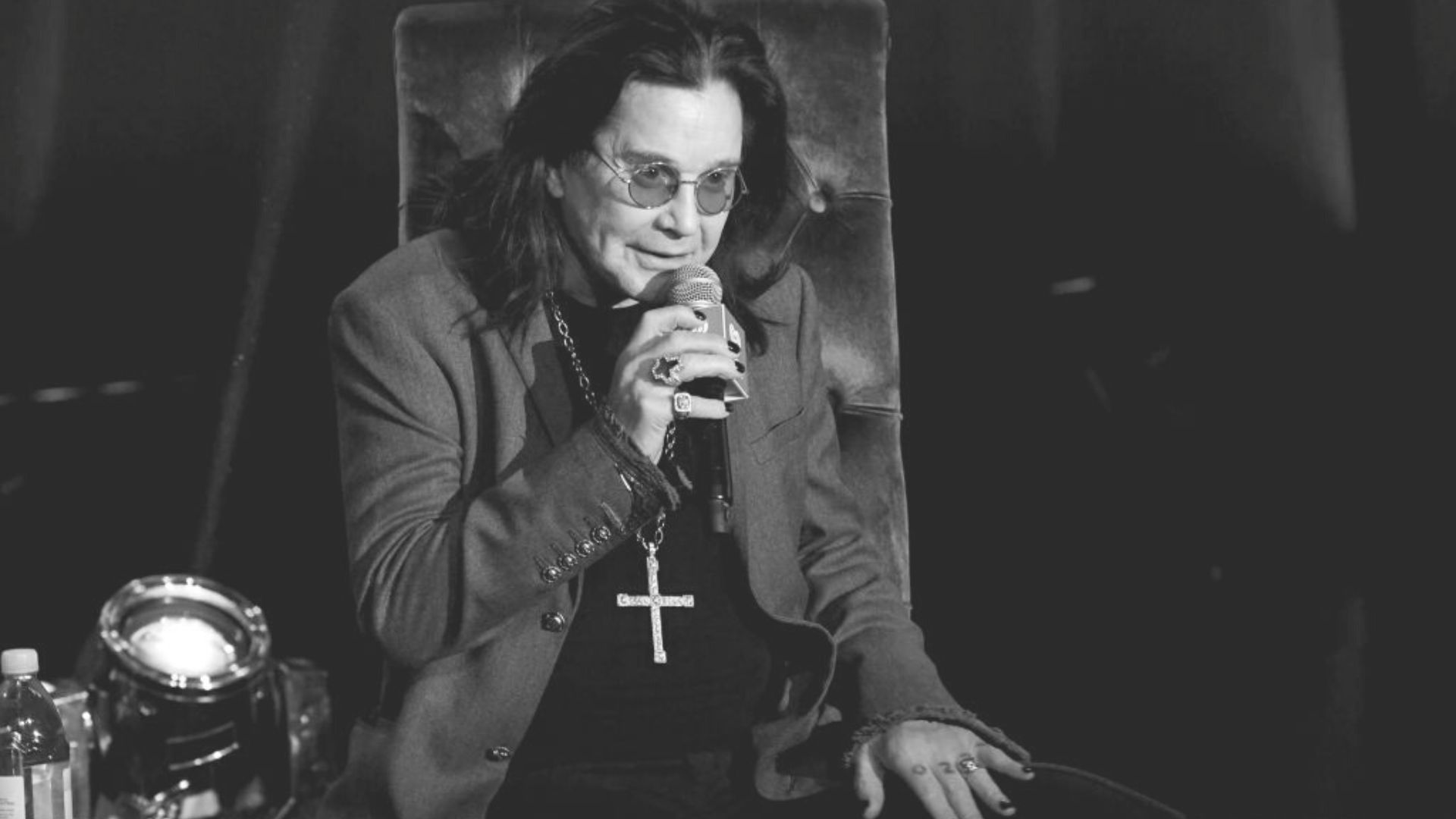 Ozzy Osbourne passa por cirurgia de risco; saiba mais