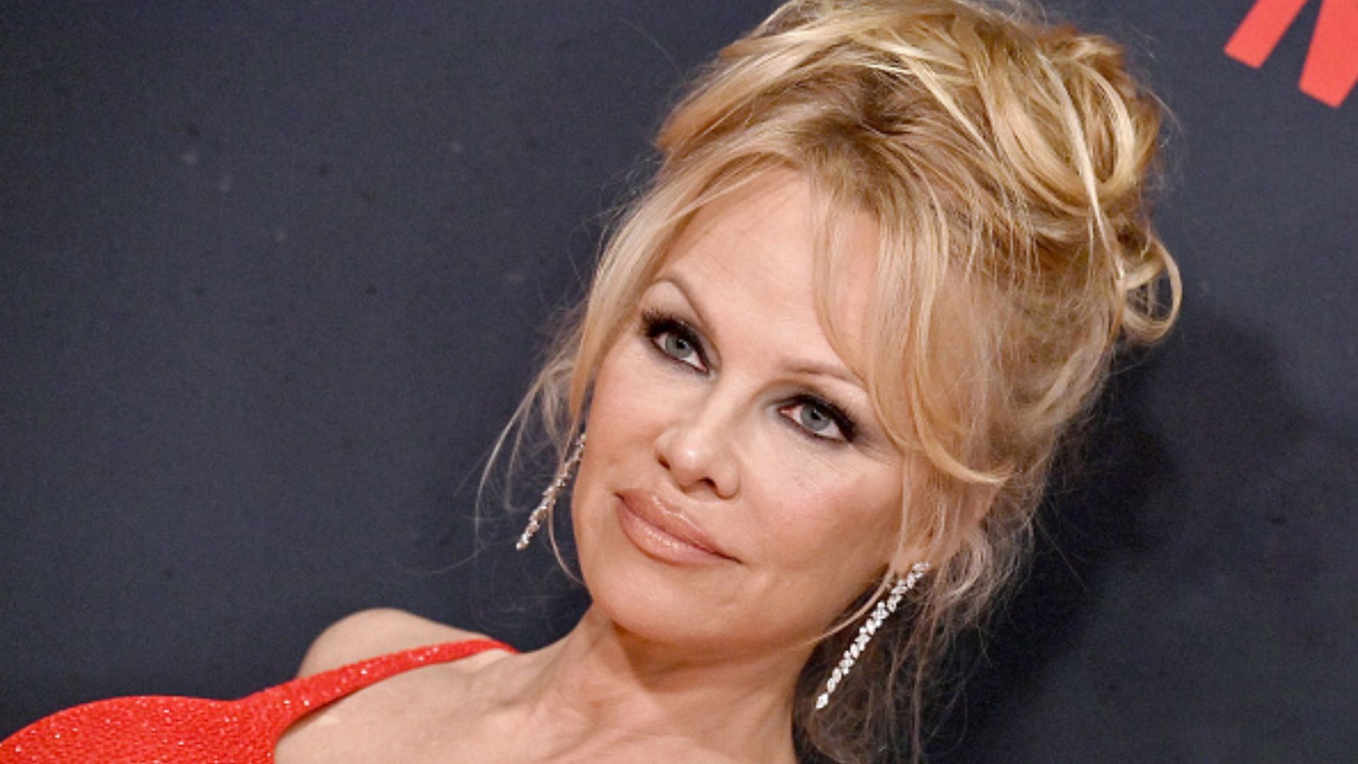 Pamela Anderson não conseguiu assistir documentário sobre sua vida: “Eu Colapsei”