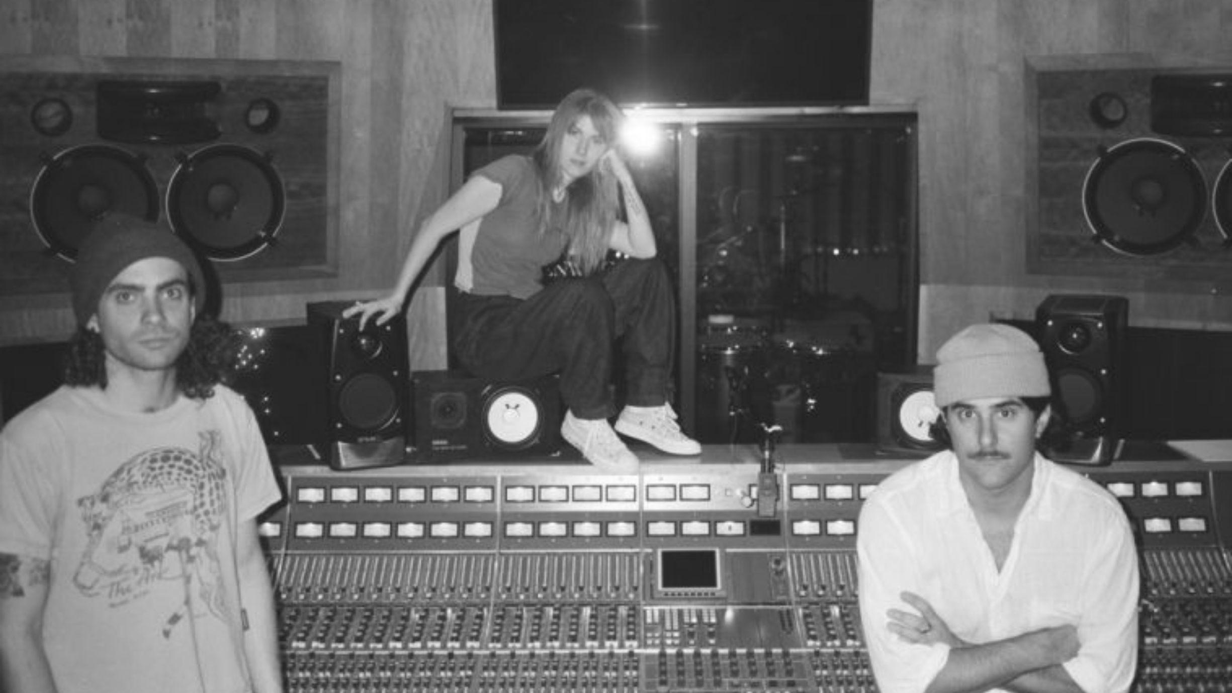 Paramore volta ao estúdio e entrega detalhes do novo álbum