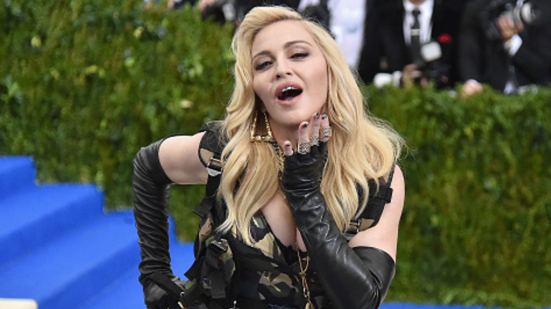 Por que Madonna resolveu dirigir a própria cinebiografia?
