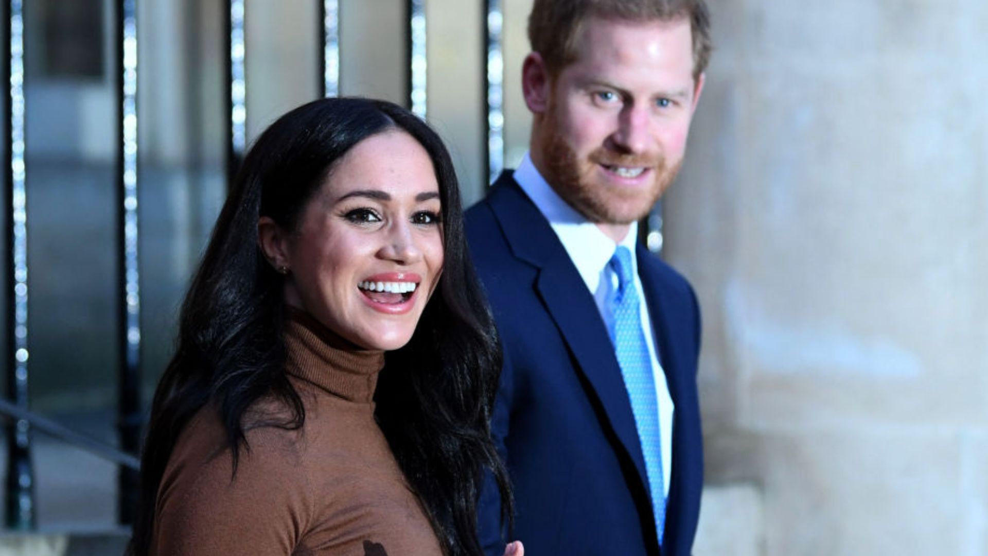 Príncipe Harry e Meghan Markle são acusados de fingir perseguição; entenda