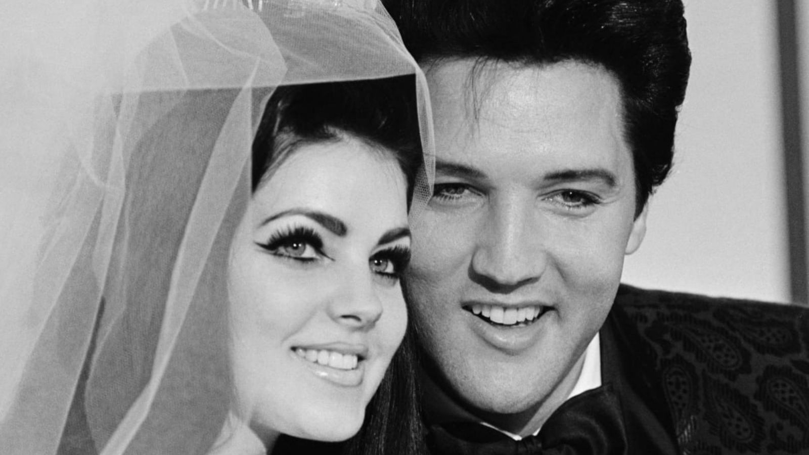 Priscilla Presley diz ter tocado músicas de Elvis para sua mãe antes dela morrer