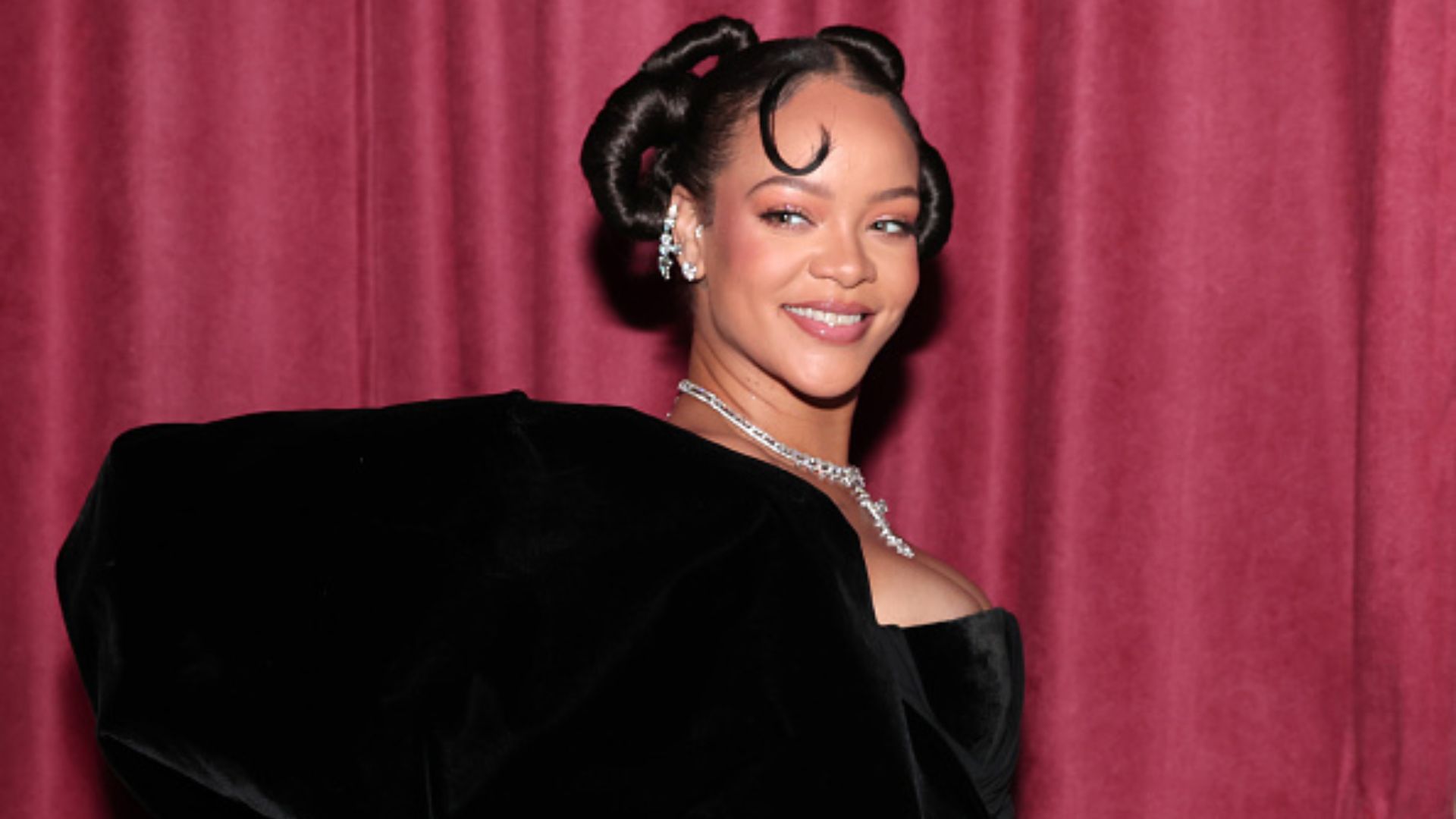 Rihanna pode anunciar turnê após apresentação no Super Bowl, diz site