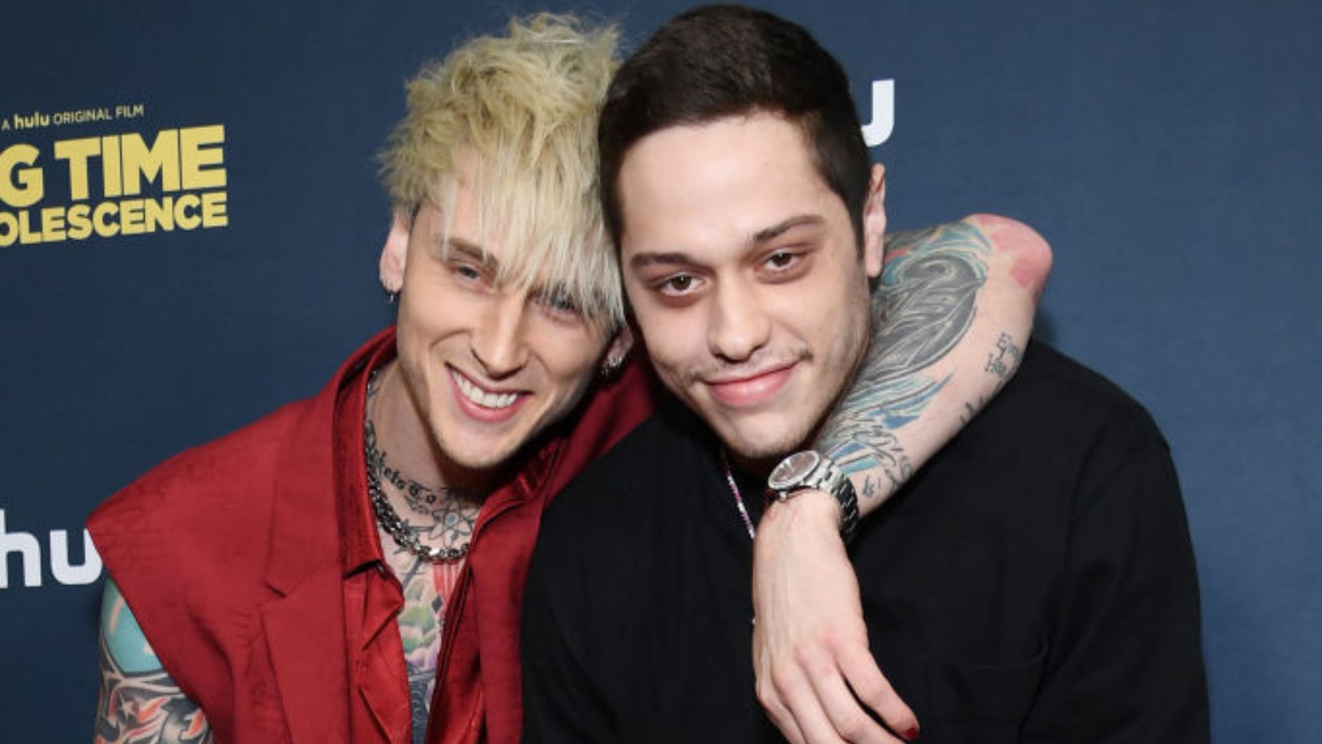 Sabia? Pete Davidson e Machine Gun Kelly já moraram juntos em porão