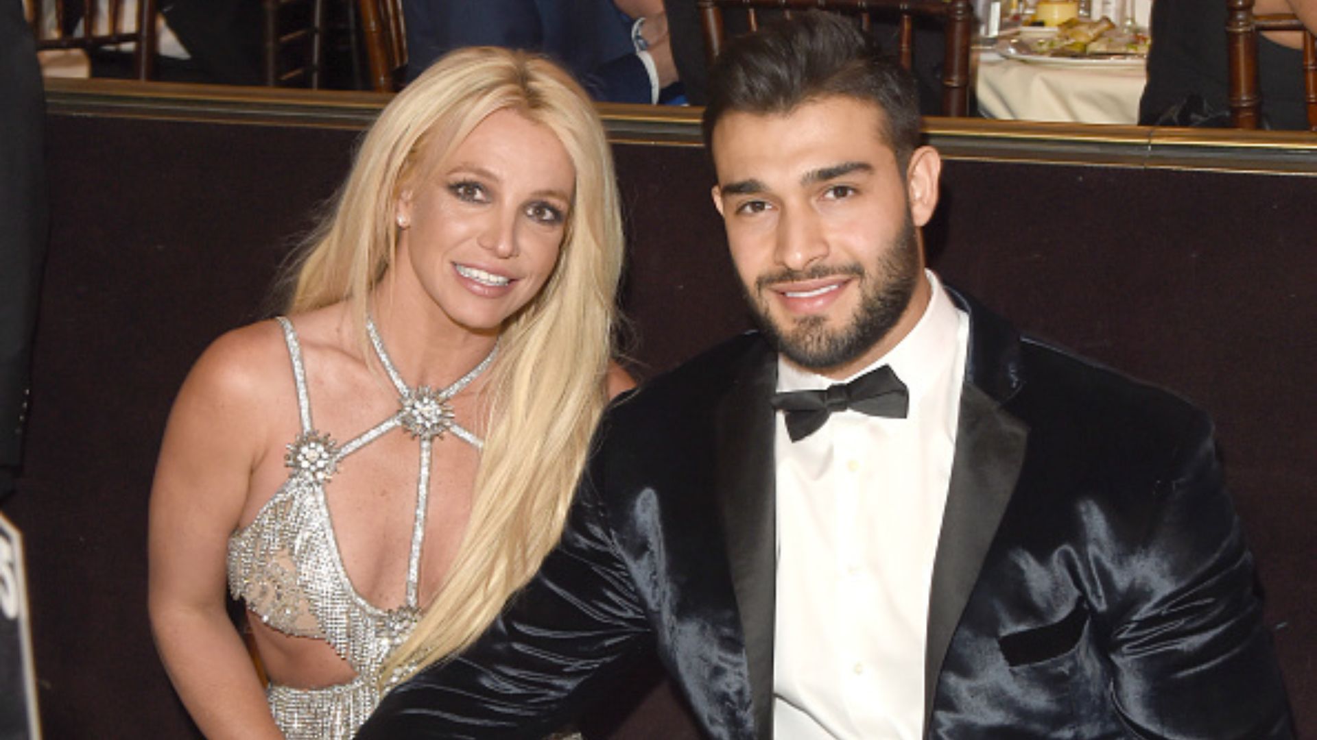 Sam Asghari se pronuncia e confirma término com Britney Spears: “Merdas acontecem”