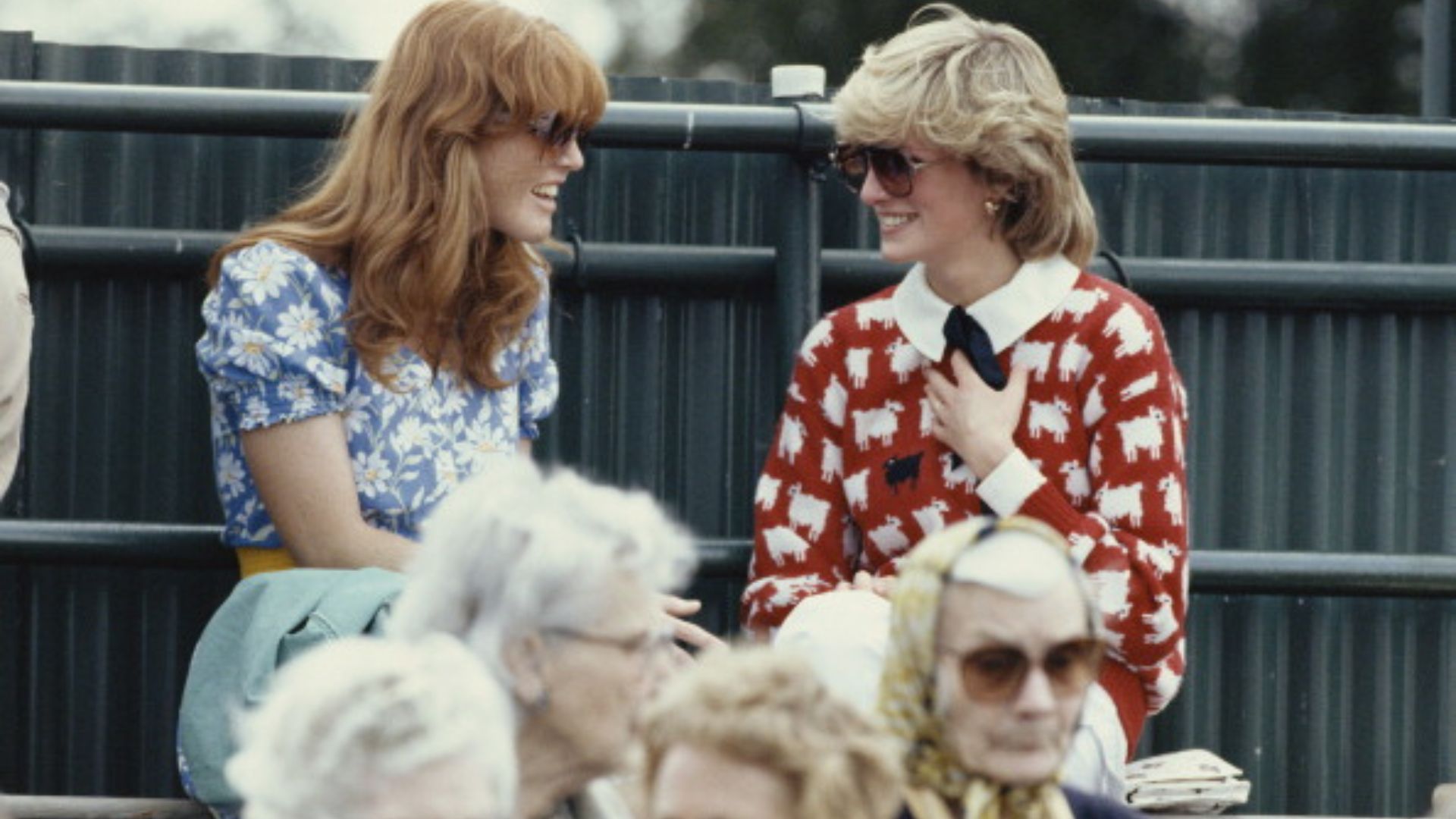 Sarah Ferguson revela que ela e Princesa Diana já foram presas: “Fomos presas no estacionamento”