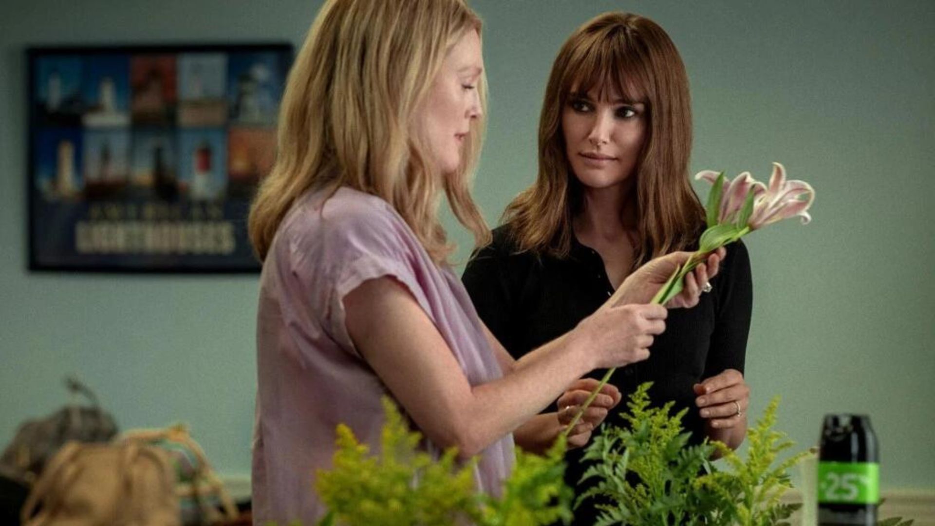 “Segredos de Um Escândalo”: drama com Julianne Moore e Natalie Portman ganha trailer