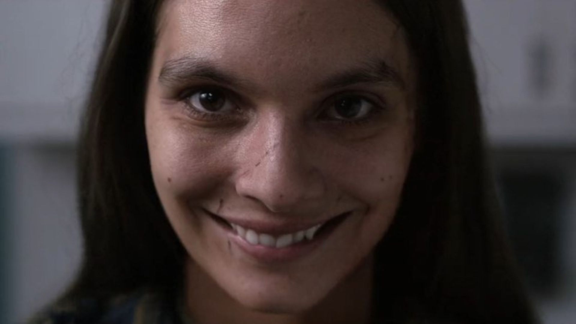 Sorria: maior filme de terror do ano chega às plataformas digitais