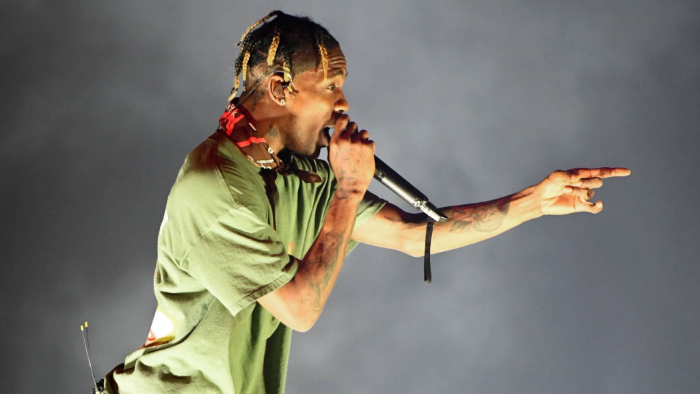 Travis Scott faz primeira aparição pública após tragédia do festival Astroworld