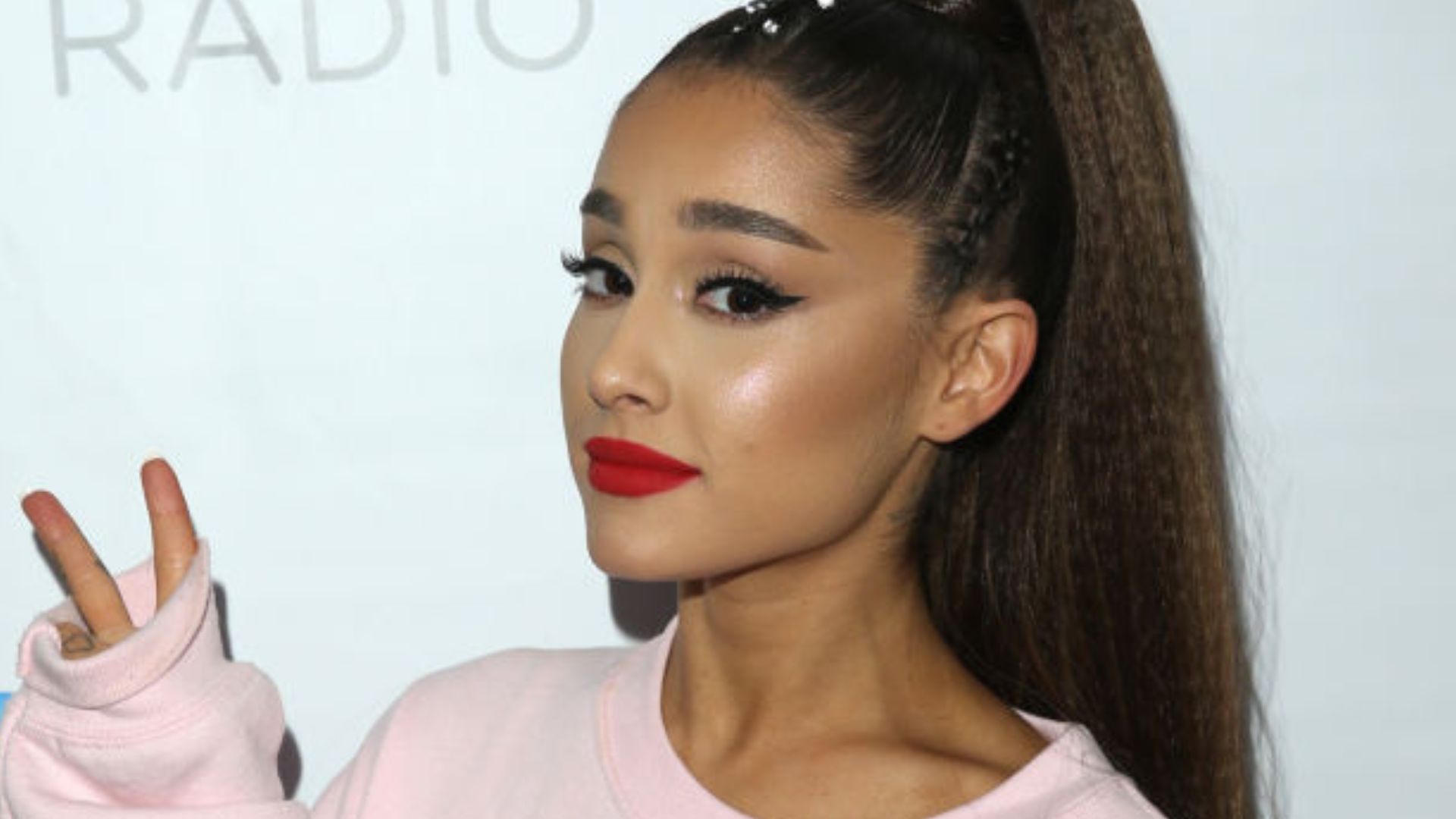 Wicked: Ariana Grande está LOIRAÇA para viver a bruxa Glinda